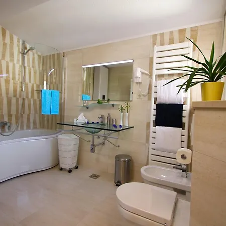 Allure Apartment *